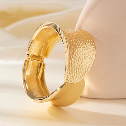 Personalized Hammered Gold Bracelet for Women – Unique Textured Jewelry