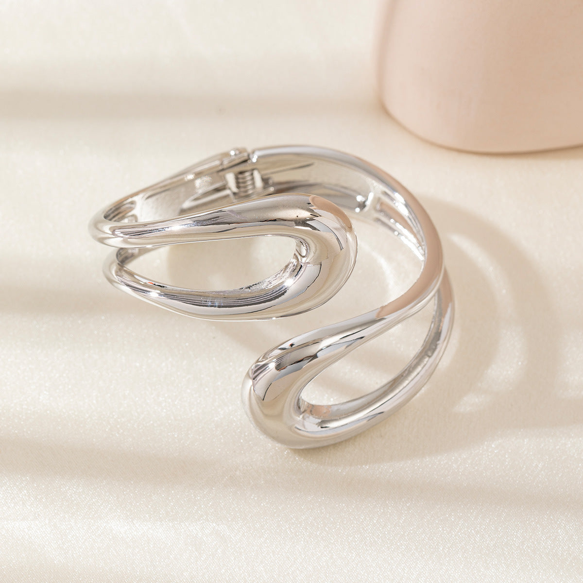 Personalized Hammered Gold Bracelet for Women – Unique Textured Jewelry