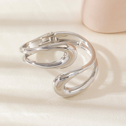 Personalized Hammered Gold Bracelet for Women – Unique Textured Jewelry