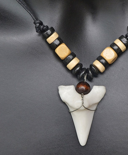 Unisex Shark Tooth Pendant Necklace – Imitation Pendant Jewelry for Men & Women