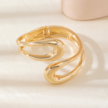 Personalized Hammered Gold Bracelet for Women – Unique Textured Jewelry