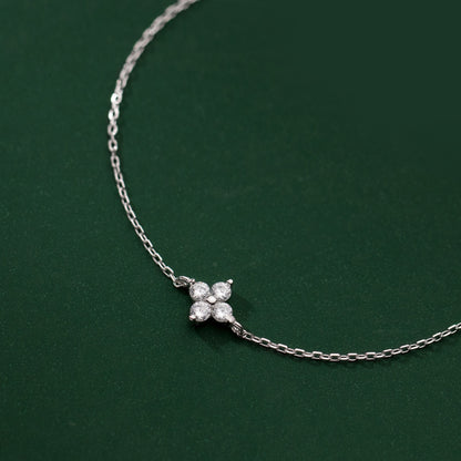 Elegant Four-Leaf Clover Bracelet for Women – Lucky Floral Charm Jewelry