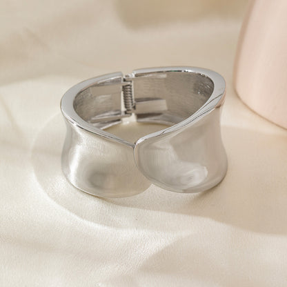 Personalized Hammered Gold Bracelet for Women – Unique Textured Jewelry