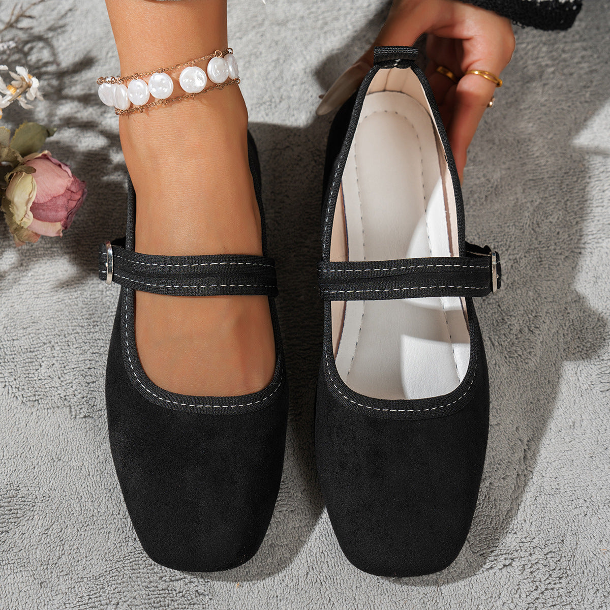 Womens Casual Low-cut Shoes With An Elegant Sophisticated Style