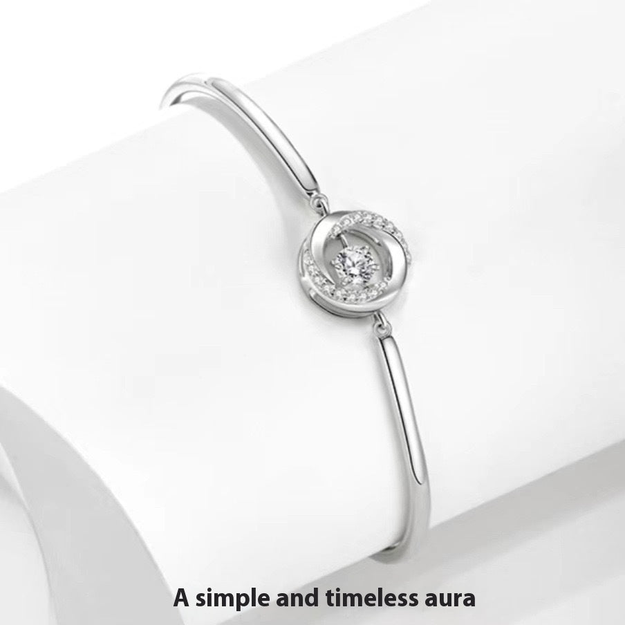 Mobius Three-Second Heart Bracelet for Women – Elegant Symbolic Jewelry