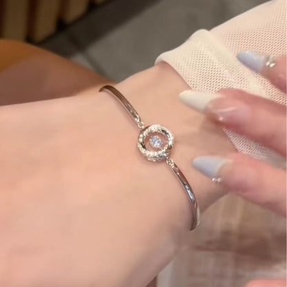 Mobius Three-Second Heart Bracelet for Women – Elegant Symbolic Jewelry