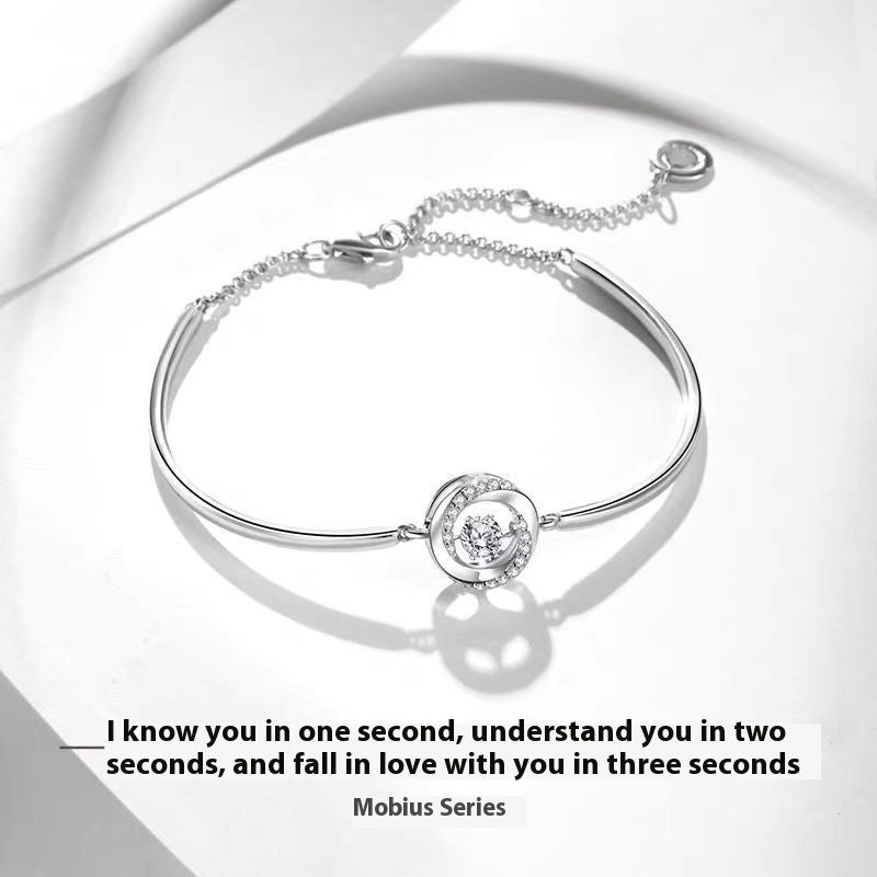 Mobius Three-Second Heart Bracelet for Women – Elegant Symbolic Jewelry