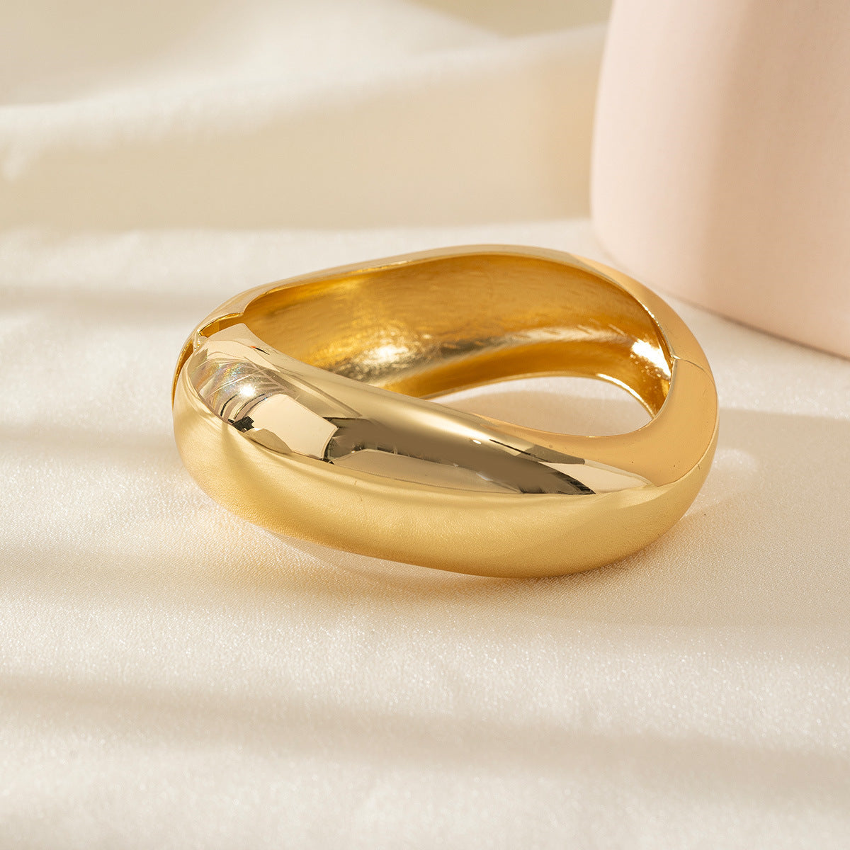 Personalized Hammered Gold Bracelet for Women – Unique Textured Jewelry