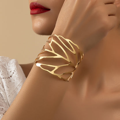 Vintage Leaf Bracelet for Women – Elegant Nature-Inspired Jewelry