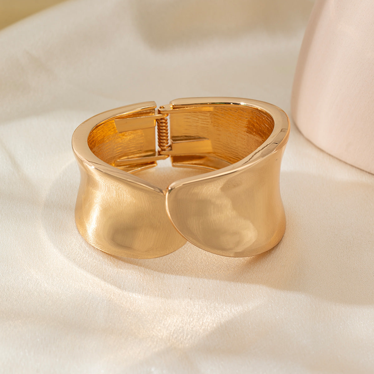 Personalized Hammered Gold Bracelet for Women – Unique Textured Jewelry