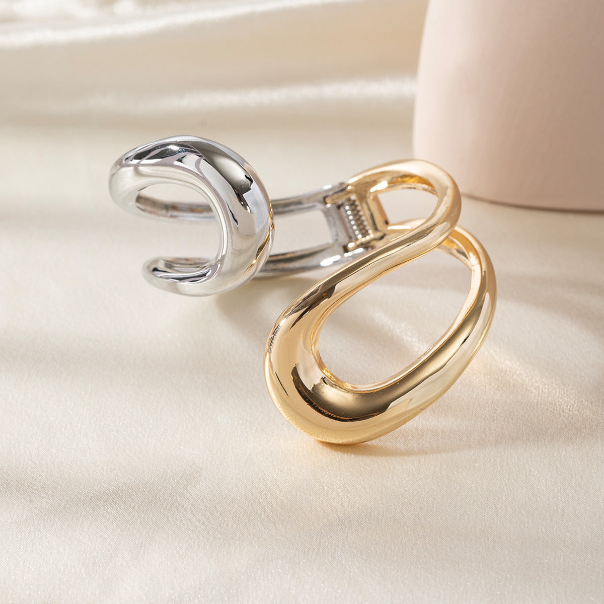 Personalized Hammered Gold Bracelet for Women – Unique Textured Jewelry