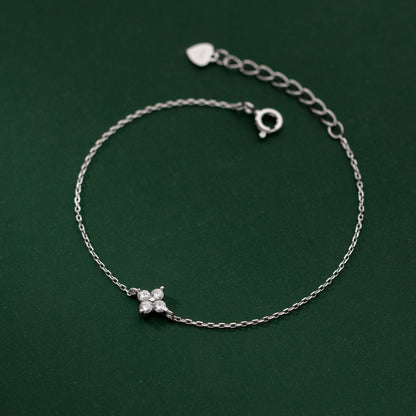 Elegant Four-Leaf Clover Bracelet for Women – Lucky Floral Charm Jewelry